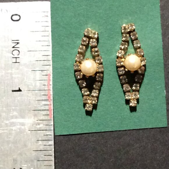 Blast from the Past with Dazzling '80s Earring Candy Bling! 💥✨ #VintageVibes - Picture 2 of 3